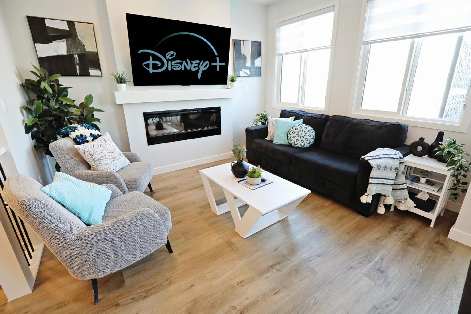 Stylish Home With 3 King Beds,Garage,Disney+ Эдмонтон Экстерьер фото